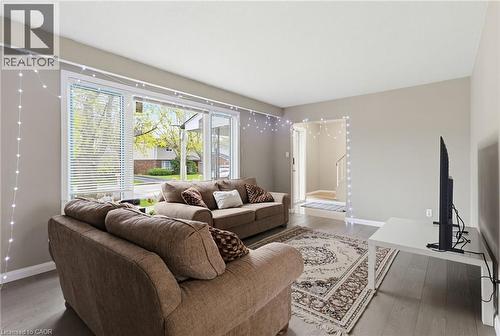 55 Yarmouth Court, Hamilton, ON - Indoor Photo Showing Living Room