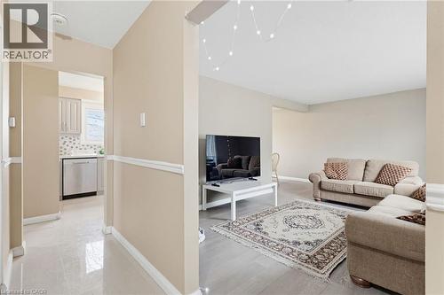 55 Yarmouth Court, Hamilton, ON - Indoor Photo Showing Living Room