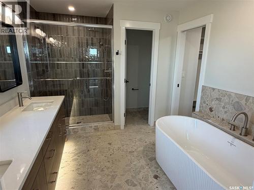 310 Traeger Manor, Saskatoon, SK - Indoor Photo Showing Bathroom