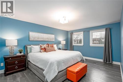 2475 Cavendish Drive, Burlington, ON - Indoor Photo Showing Bedroom