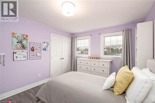 2475 Cavendish Drive, Burlington, ON - Indoor Photo Showing Bedroom