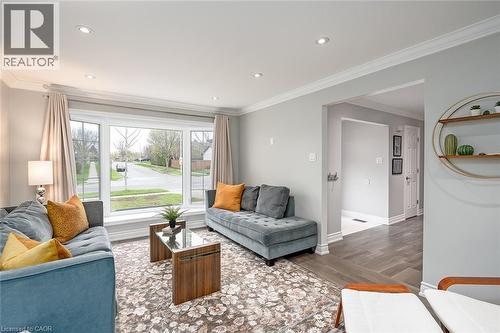 2475 Cavendish Drive, Burlington, ON - Indoor Photo Showing Living Room