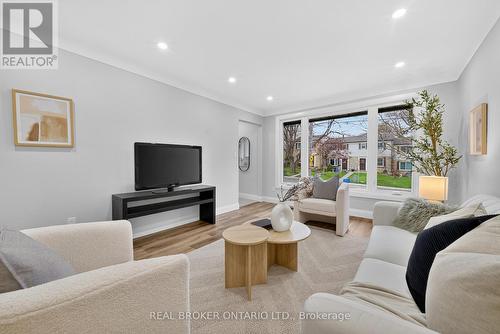 201 Ridge Street, Hamilton, ON - Indoor Photo Showing Living Room