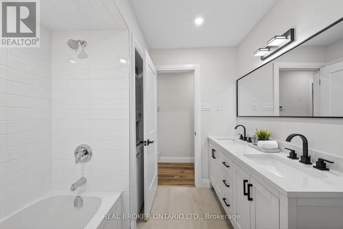 201 Ridge Street, Hamilton, ON - Indoor Photo Showing Bathroom