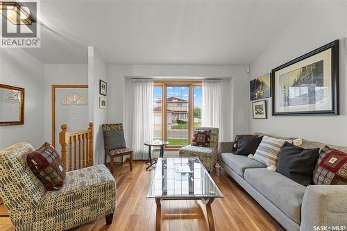 619 Blackshire Crescent, Saskatoon, SK - Indoor Photo Showing Living Room