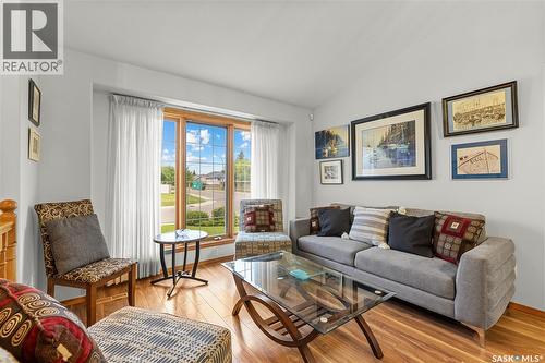 619 Blackshire Crescent, Saskatoon, SK - Indoor Photo Showing Living Room