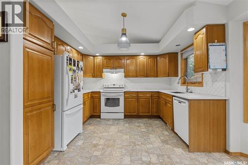 619 Blackshire Crescent, Saskatoon, SK - Indoor Photo Showing Kitchen