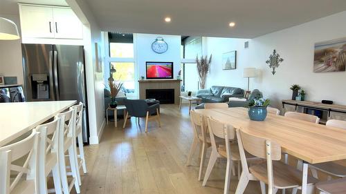 338 Burne Avenue, Kelowna, BC - Indoor Photo Showing Dining Room