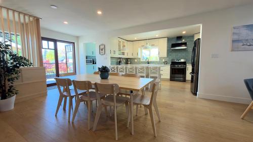 338 Burne Avenue, Kelowna, BC - Indoor Photo Showing Dining Room