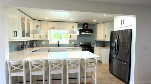 338 Burne Avenue, Kelowna, BC - Indoor Photo Showing Kitchen