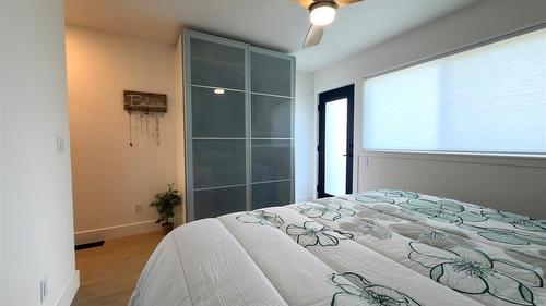 338 Burne Avenue, Kelowna, BC - Indoor Photo Showing Bedroom