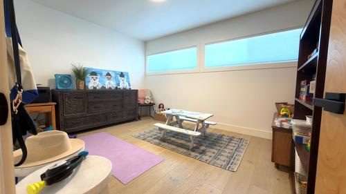 338 Burne Avenue, Kelowna, BC - Indoor