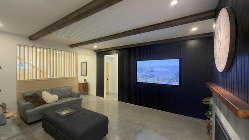 338 Burne Avenue, Kelowna, BC - Indoor