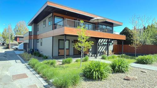 338 Burne Avenue, Kelowna, BC - Outdoor