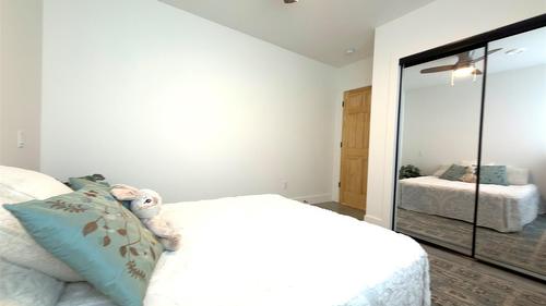 338 Burne Avenue, Kelowna, BC - Indoor Photo Showing Bedroom