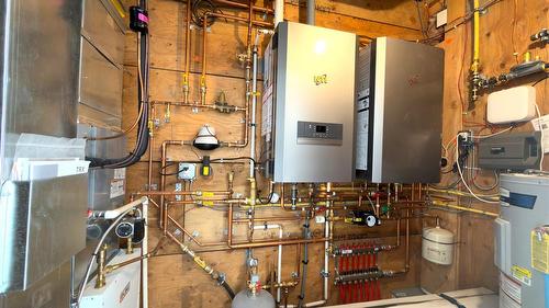338 Burne Avenue, Kelowna, BC - Indoor Photo Showing Basement