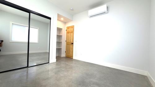 338 Burne Avenue, Kelowna, BC - Indoor Photo Showing Other Room