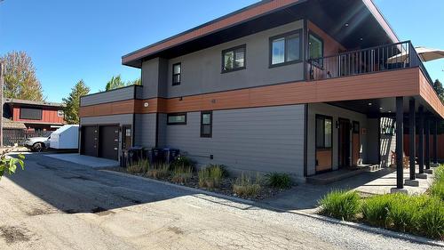338 Burne Avenue, Kelowna, BC - Outdoor With Exterior