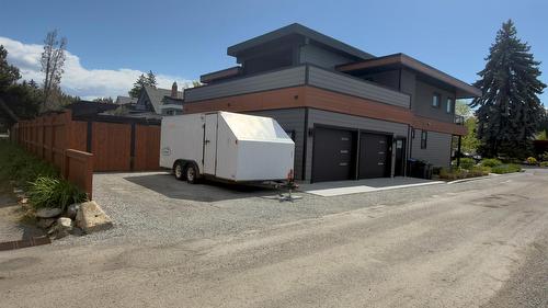 338 Burne Avenue, Kelowna, BC - Outdoor