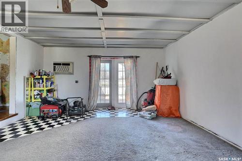 211 Main Street, Vibank, SK - Indoor Photo Showing Garage