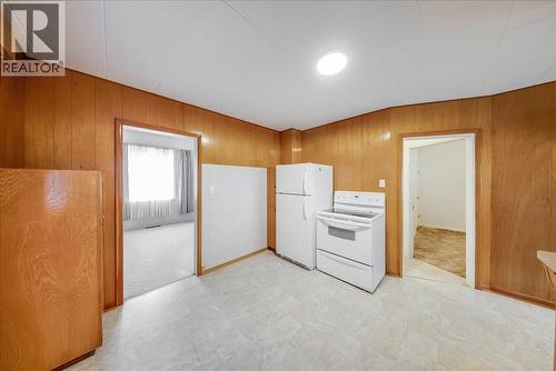 1734 Third Avenue, Trail, BC - Indoor Photo Showing Kitchen