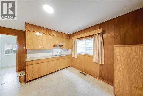 1734 Third Avenue, Trail, BC - Indoor Photo Showing Kitchen