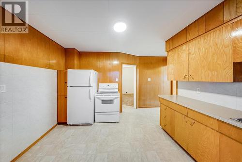 1734 Third Avenue, Trail, BC - Indoor Photo Showing Kitchen