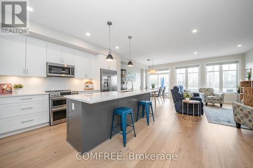 663 Putney Crescent, Ottawa, ON - Indoor Photo Showing Kitchen With Stainless Steel Kitchen With Upgraded Kitchen
