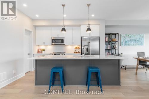 663 Putney Crescent, Ottawa, ON - Indoor Photo Showing Kitchen With Upgraded Kitchen