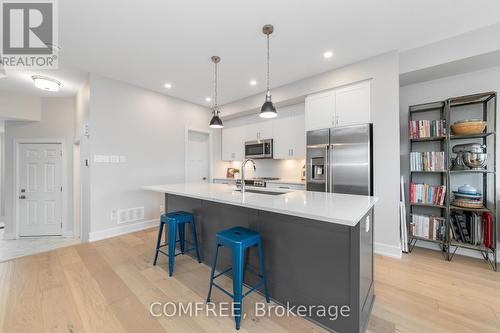 663 Putney Crescent, Ottawa, ON - Indoor Photo Showing Kitchen With Stainless Steel Kitchen With Upgraded Kitchen