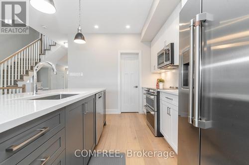 663 Putney Crescent, Ottawa, ON - Indoor Photo Showing Kitchen With Upgraded Kitchen