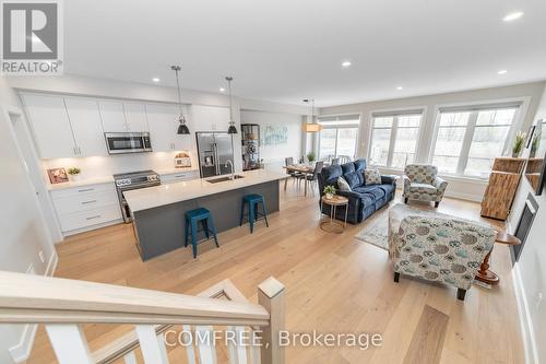 663 Putney Crescent, Ottawa, ON - Indoor