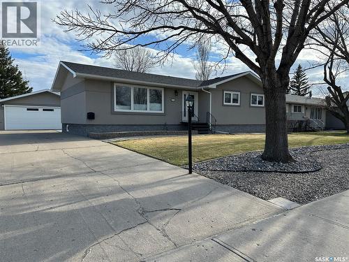 606 Staveley CRESCENT  Weyburn, SK S4H 2T6