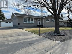606 Staveley CRESCENT Weyburn, SK S4H 2T6