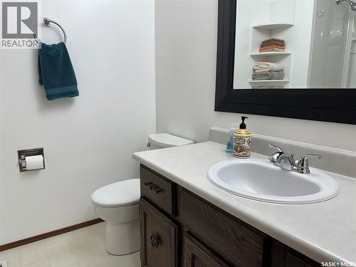 606 Staveley Crescent, Weyburn, SK - Indoor Photo Showing Bathroom