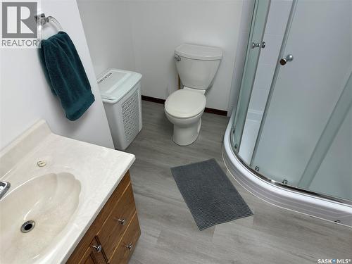 606 Staveley Crescent, Weyburn, SK - Indoor Photo Showing Bathroom