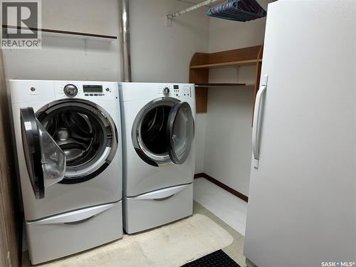 606 Staveley Crescent, Weyburn, SK - Indoor Photo Showing Laundry Room