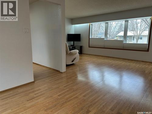 606 Staveley Crescent, Weyburn, SK - Indoor