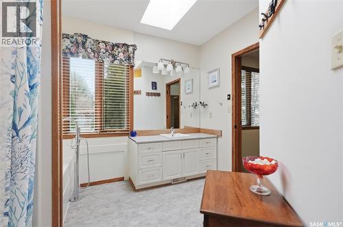 214 Forsyth Court, Saskatoon, SK - Indoor Photo Showing Bathroom