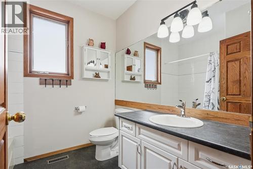 214 Forsyth Court, Saskatoon, SK - Indoor Photo Showing Bathroom