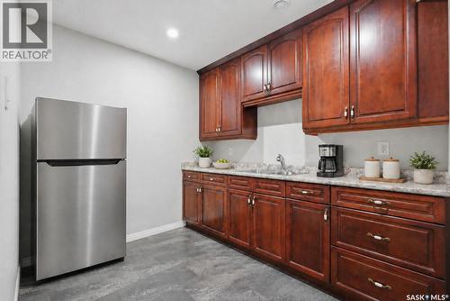 214 Forsyth Court, Saskatoon, SK - Indoor Photo Showing Kitchen