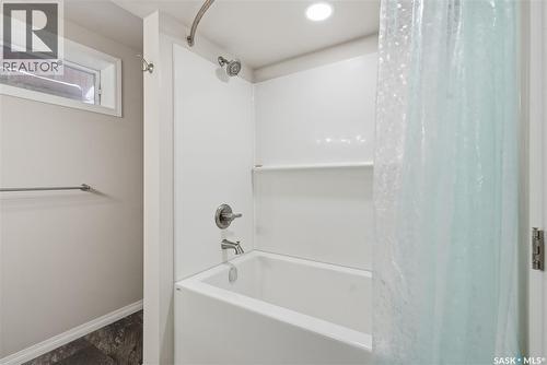 214 Forsyth Court, Saskatoon, SK - Indoor Photo Showing Bathroom