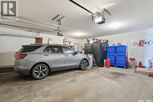 214 Forsyth Court, Saskatoon, SK - Indoor Photo Showing Garage