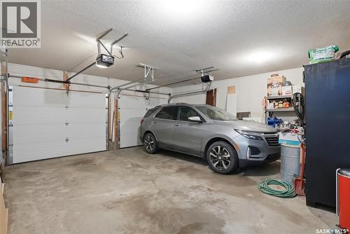 214 Forsyth Court, Saskatoon, SK - Indoor Photo Showing Garage