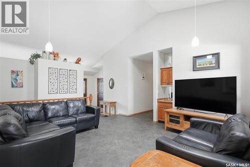 214 Forsyth Court, Saskatoon, SK - Indoor Photo Showing Living Room