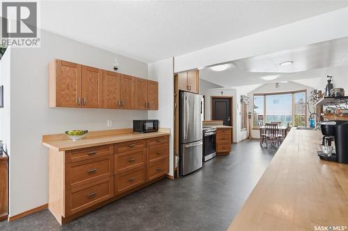 214 Forsyth Court, Saskatoon, SK - Indoor Photo Showing Kitchen