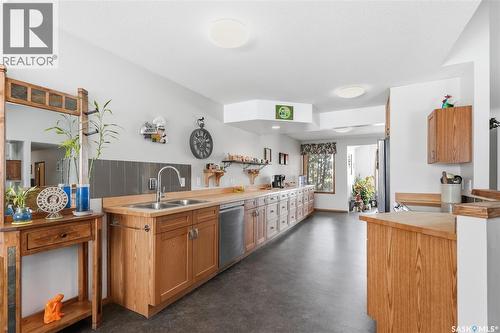 214 Forsyth Court, Saskatoon, SK - Indoor Photo Showing Kitchen With Double Sink