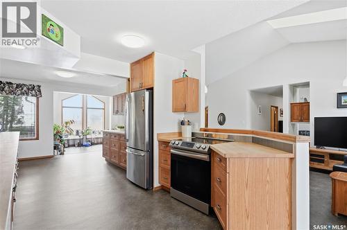 214 Forsyth Court, Saskatoon, SK - Indoor Photo Showing Kitchen