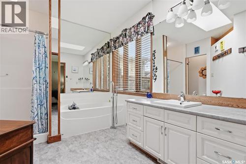 214 Forsyth Court, Saskatoon, SK - Indoor Photo Showing Bathroom