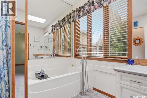 214 Forsyth Court, Saskatoon, SK - Indoor Photo Showing Bathroom